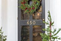 Colonial Charm Outdoor Christmas Wreaths