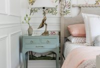 Glossy Bedside Table Makeover: The Ultimate Hack for a Streak-Free Finish