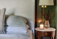 Tiny Bedroom Solutions: 20+ Space-Saving Nightstands