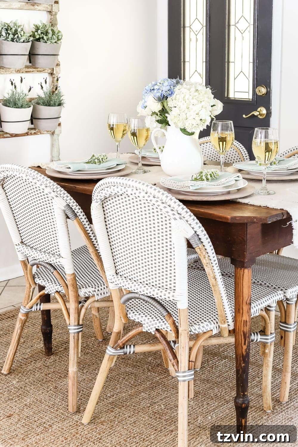 A Modern French Farmhouse Summer Retreat 4 Modern French Farmhouse Summer Breakfast Nook Decor - A summer home tour featuring modern French farmhouse style, inexpensive decorating tricks, and ways to make your home look luxurious on a budget.