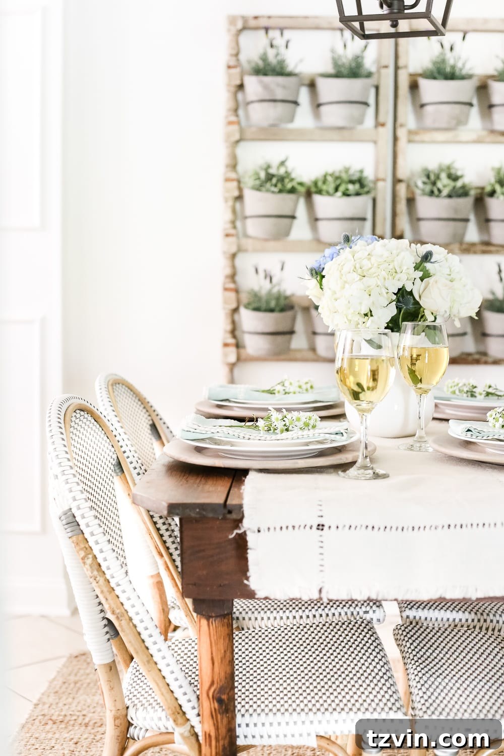 A Modern French Farmhouse Summer Retreat 5 Modern French Farmhouse Summer Breakfast Nook Ideas - A summer home tour featuring modern French farmhouse style, inexpensive decorating tricks, and ways to make your home look luxurious on a budget.