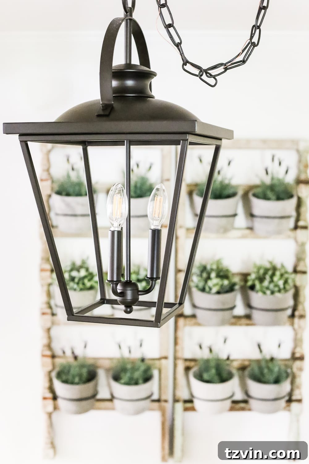 A Modern French Farmhouse Summer Retreat 7 Modern French Farmhouse Breakfast Nook Styling - A summer home tour featuring modern French farmhouse style, inexpensive decorating tricks, and ways to make your home look luxurious on a budget.