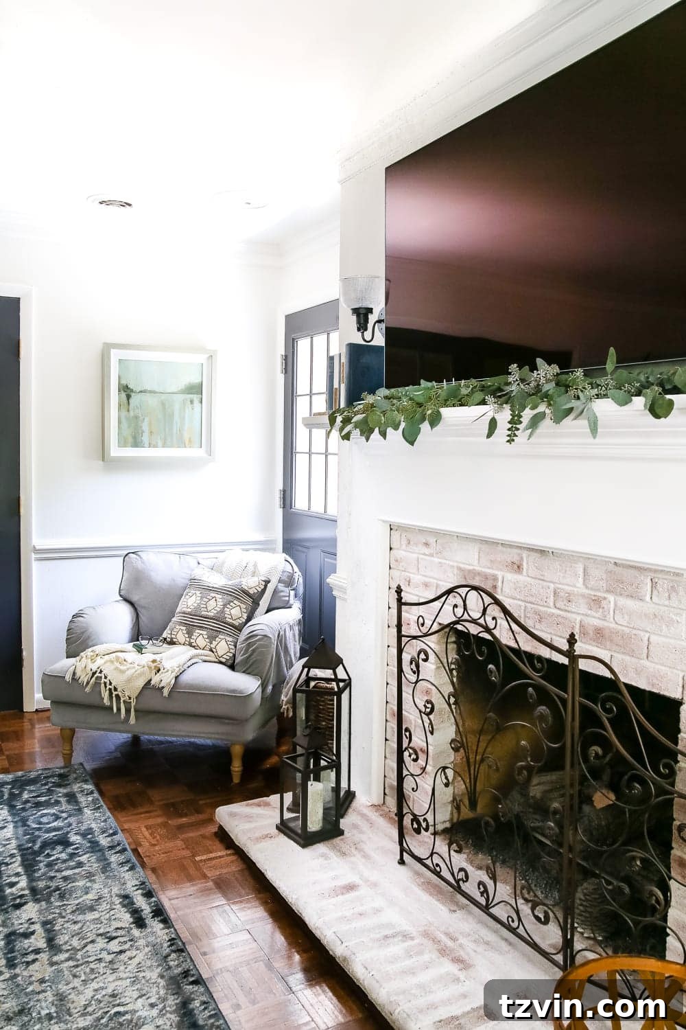Secrets to a Lavish Home That Won't Break the Bank 8 How to Make Your Home Look Luxurious on a Budget | blesserhouse.com - 8 tips to make your home look luxurious on a budget with ideas for choosing finishes, lighting, art, and small details that only look expensive. living room art