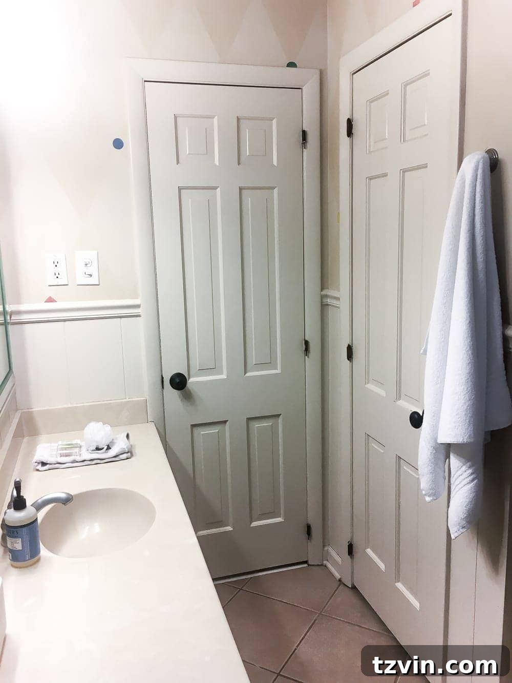 Dual Purpose Dream Bathroom Reveal 5 Kid's / Guest Bathroom Makeover on a Budget | blesserhouse.com - A shared kid's / guest bathroom gets a full makeover for less than $500 using just paint, DIY tutorials, and decorating tricks. #bathroom #homeimprovement