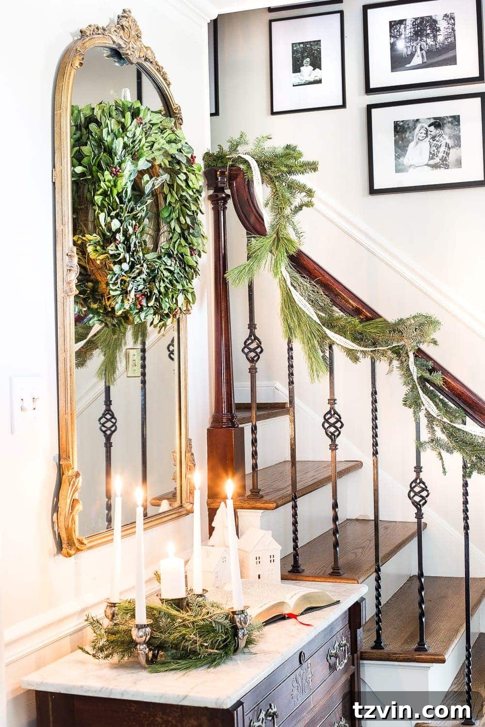 A Yuletide Entrance 7 Cozy Christmas foyer with classic decor