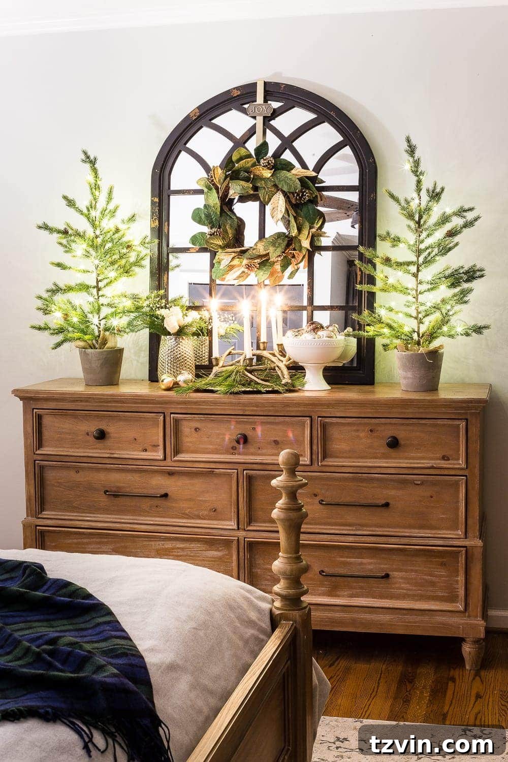Glow of Christmas: A Candlelight Tour 18 Christmas Night Candlelight Tour | blesserhouse.com - A Christmas night time candlelight home tour with neutral, classic decorating ideas. #christmasdecor #christmascandlelight #christmashometour #candlelighttour