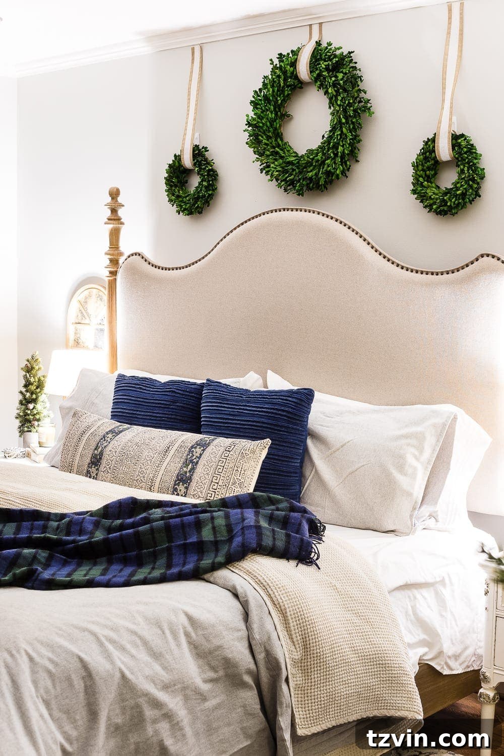 Glow of Christmas: A Candlelight Tour 22 Christmas Night Candlelight Tour | blesserhouse.com - A Christmas night time candlelight home tour with neutral, classic decorating ideas. #christmasdecor #christmascandlelight #christmashometour #candlelighttour