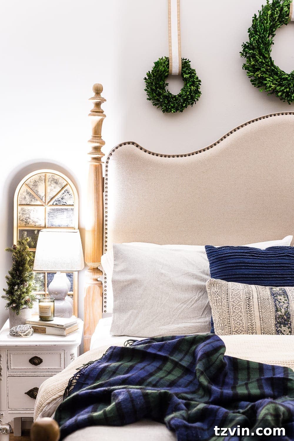 Glow of Christmas: A Candlelight Tour 23 Christmas Night Candlelight Tour | blesserhouse.com - A Christmas night time candlelight home tour with neutral, classic decorating ideas. #christmasdecor #christmascandlelight #christmashometour #candlelighttour
