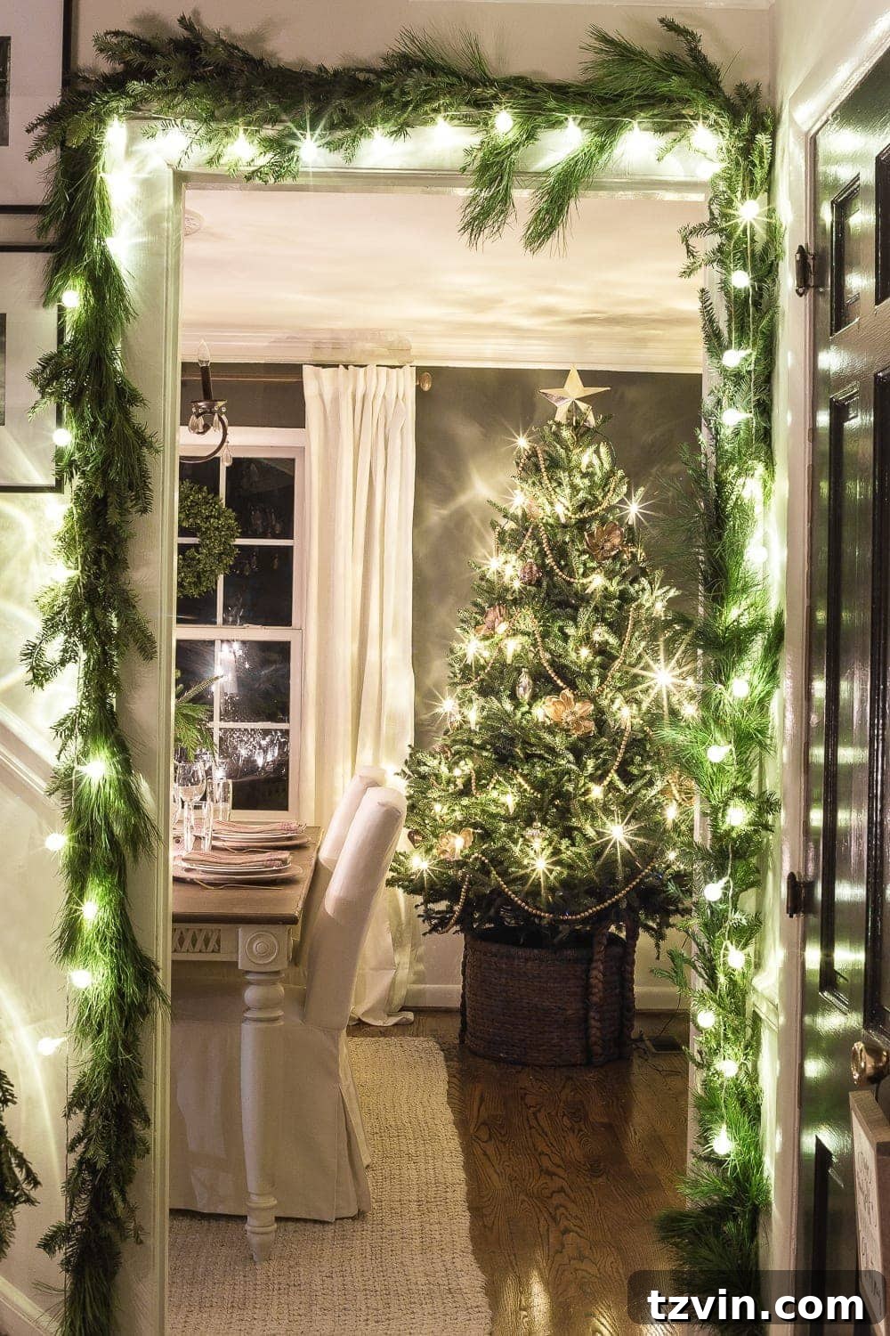 Glow of Christmas: A Candlelight Tour 5 Christmas Night Candlelight Tour | blesserhouse.com - A Christmas night time candlelight home tour with neutral, classic decorating ideas. #christmasdecor #christmascandlelight #christmashometour #candlelighttour