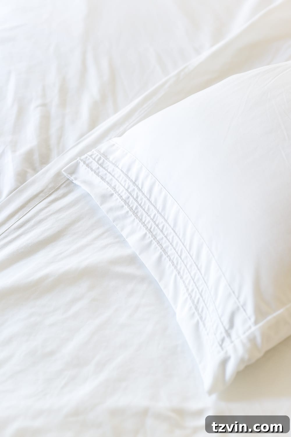 Affordable Luxury: High-End Bedding Without the High Price 4 The best resources for luxury feeling bedding for a tight budget under $40. #bedding #luxurybedding #budgetbedding #bedroomdecor