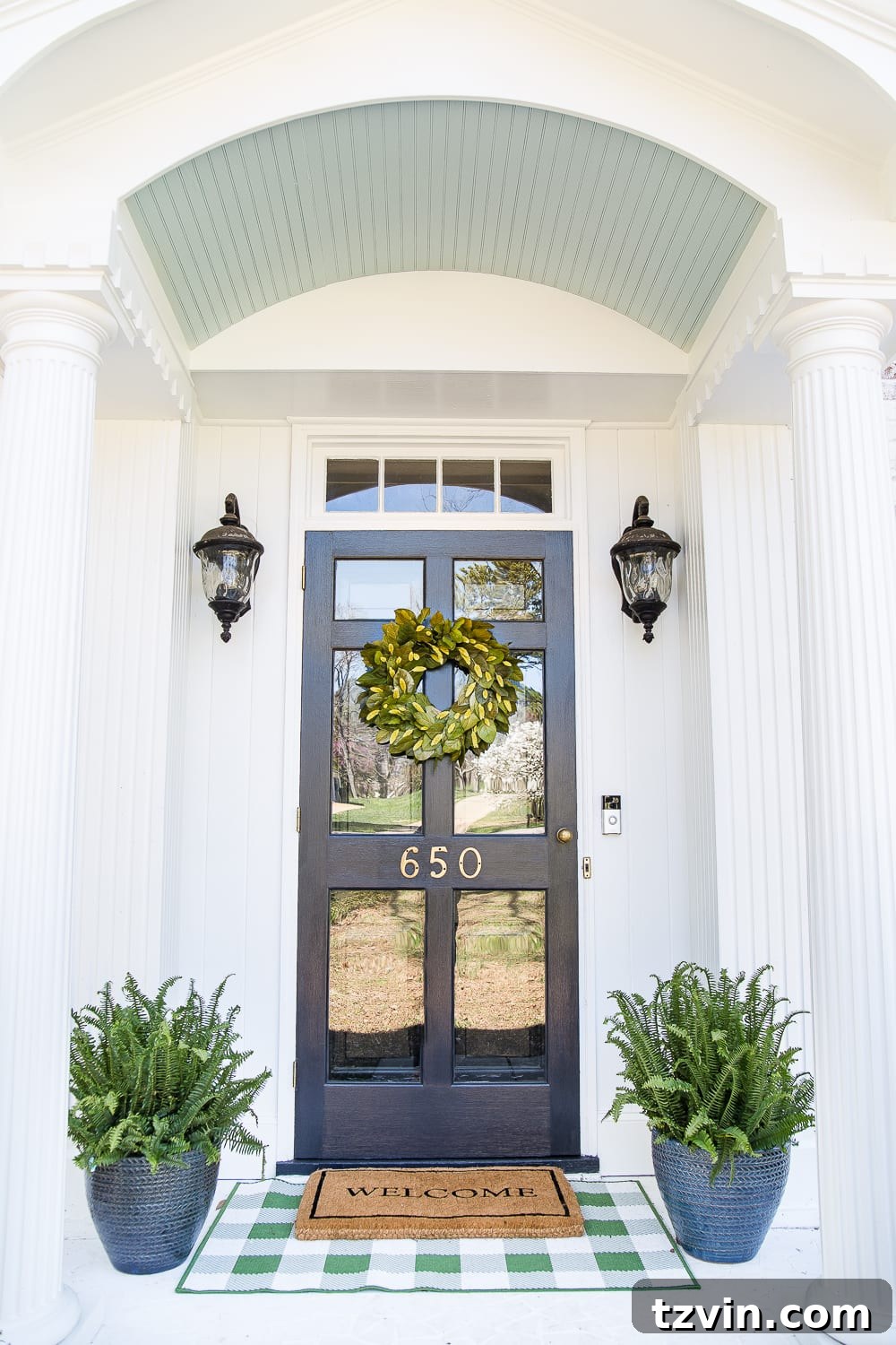 Small Stoop, Big Style: 4 Simple Decorating Steps 8 4 easy steps to decorate a small porch stoop for spring to make any home more welcoming for guests. #springporch #smallporch #porchstoop