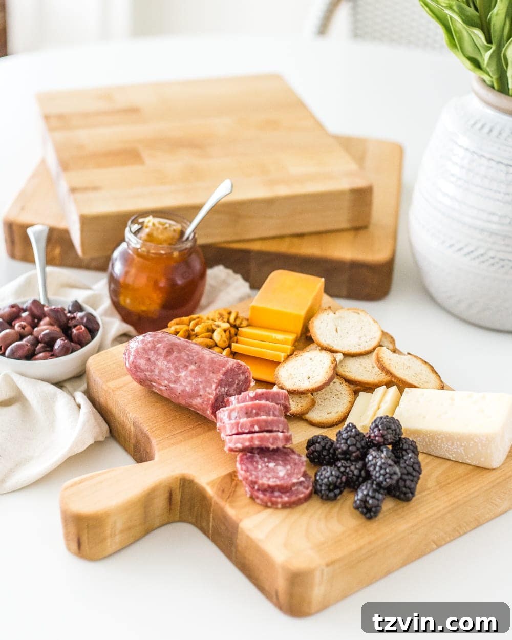 30 Must-Have Home Decor Treasures from Thrift Stores 53 DIY cutting boards made from scrap wood, a great idea for thrift store finds.