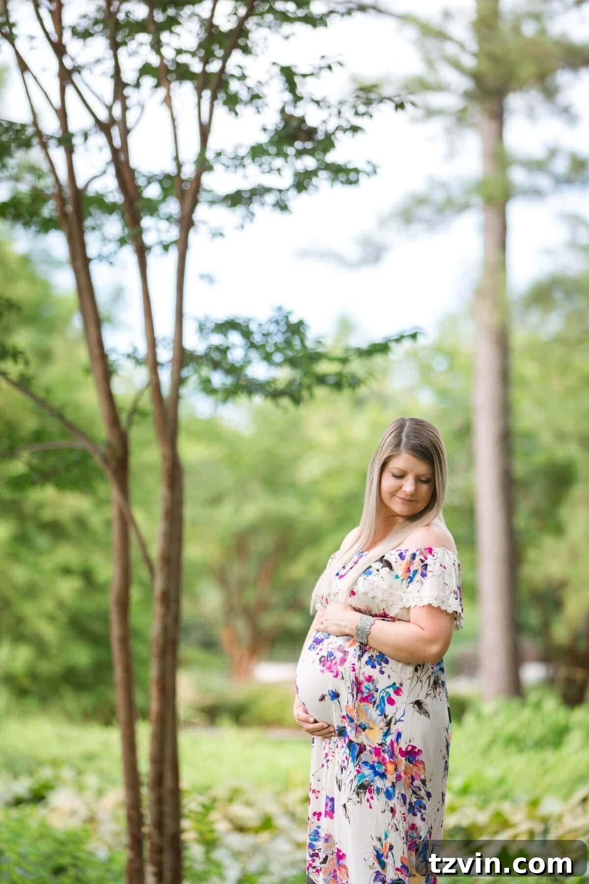 Bare-Belly Truths 9 Sweet maternity photo of mom and daughter kissing