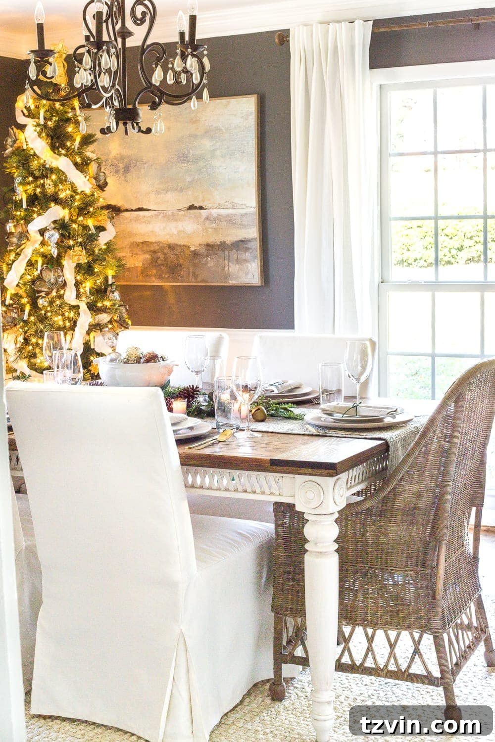 Dining Room Christmas Decor