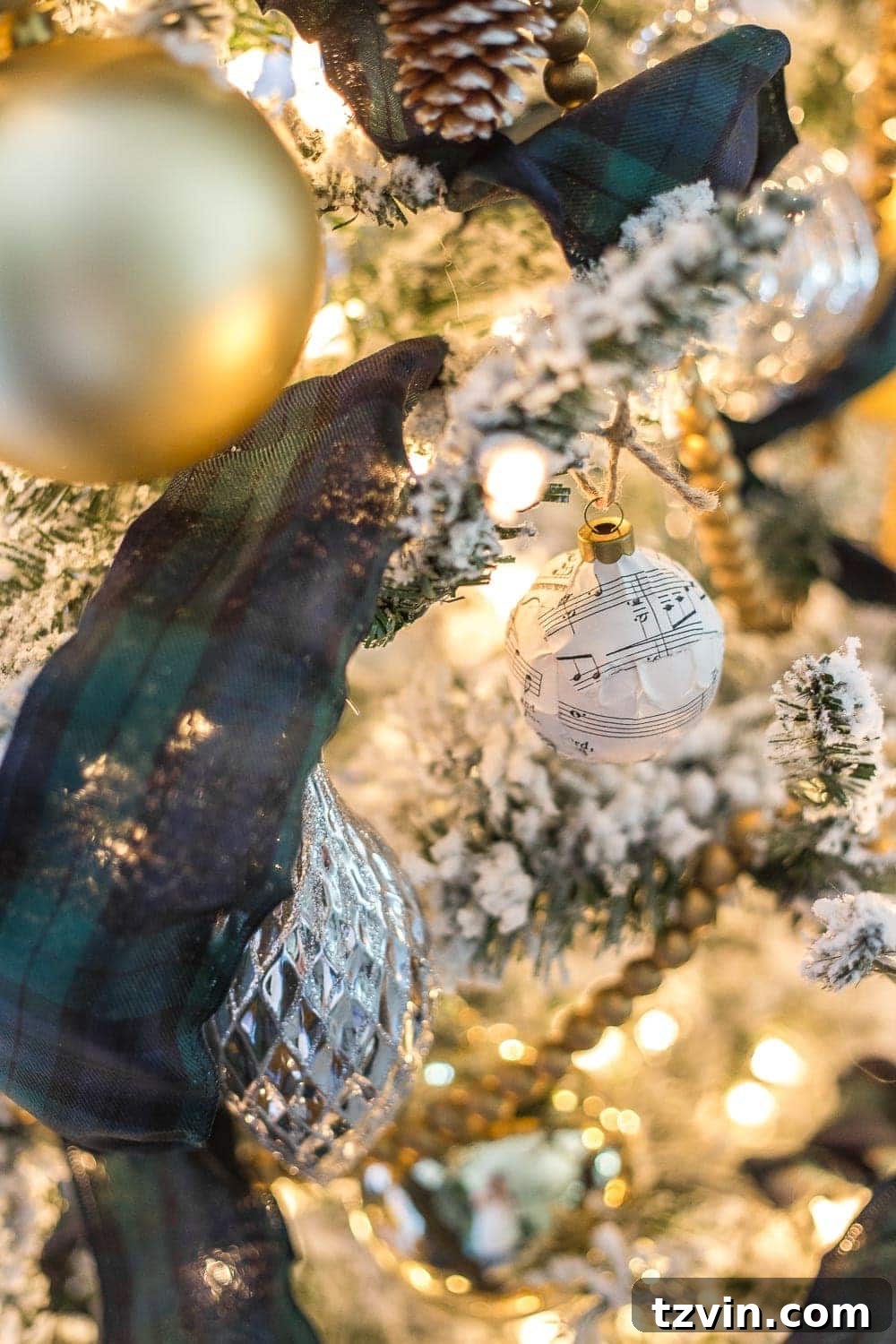 Christmas Tree Ribbon Detail