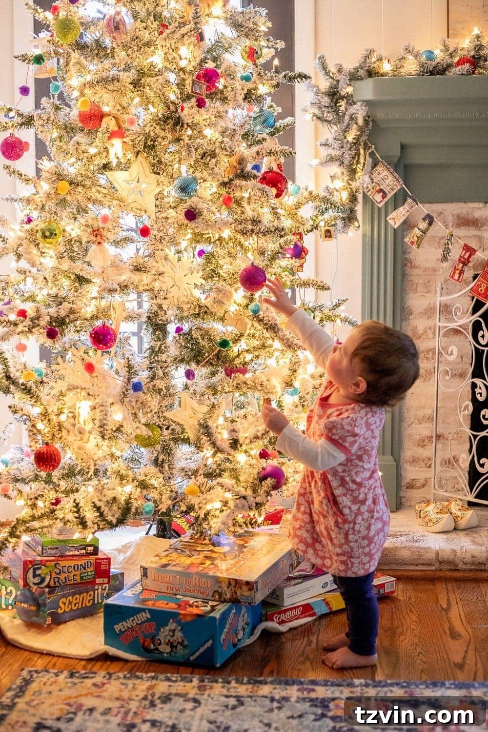 DIY Christmas Magic: Easy Family Photos at Home 4 Taking family portraits in front of a Christmas tree by facing kids into the light
