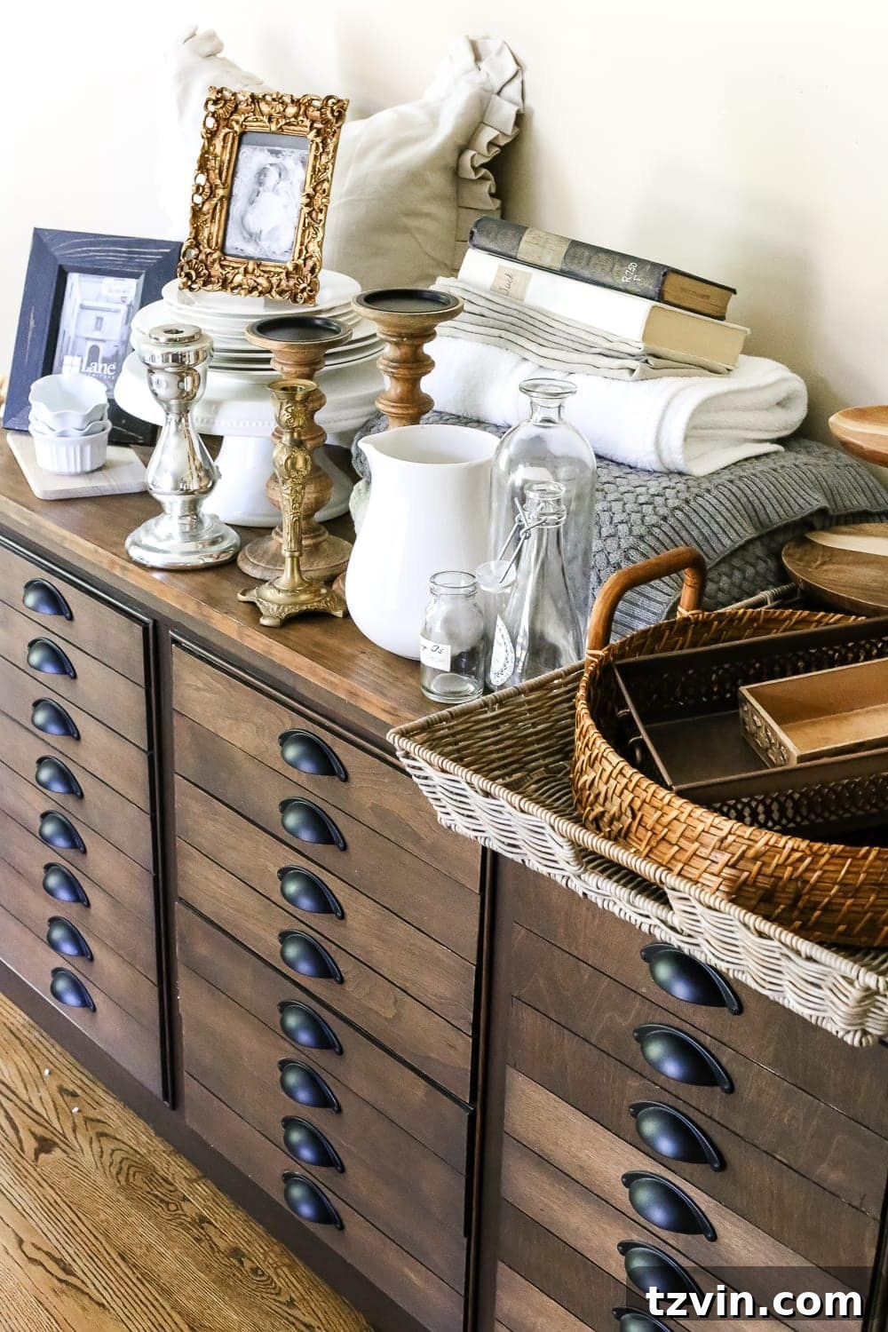 Decode Your Decorating DNA 8 6 steps to find your decorating style by examining your personality, your lifestyle, your inspirations, and what you already own to create the home you love. #decoratingstyle #findyourdecoratingstyle