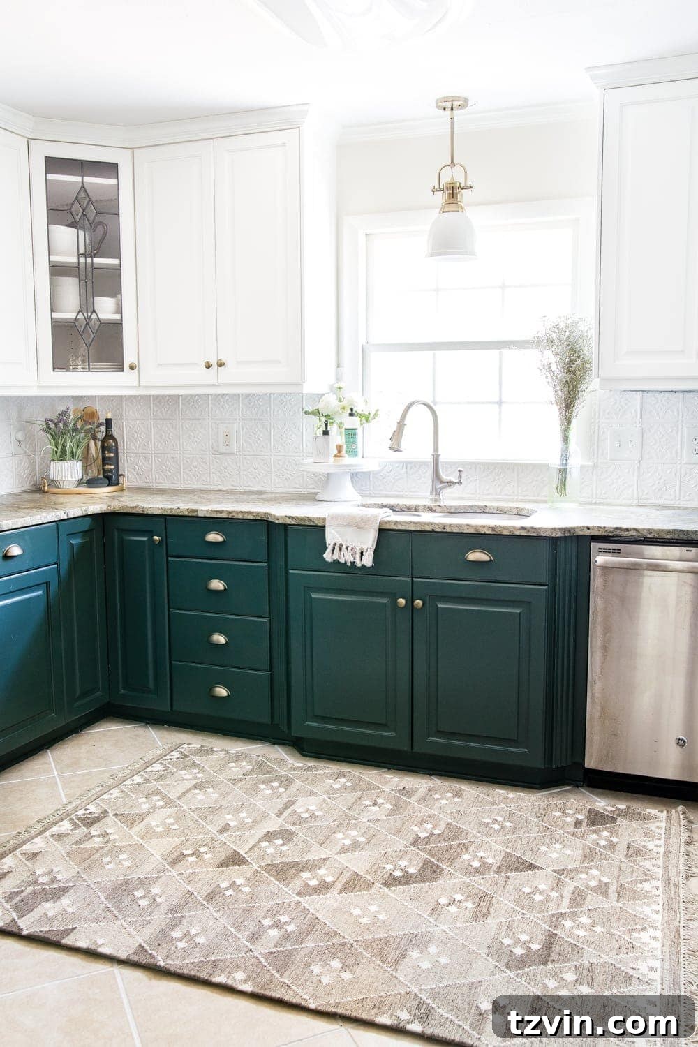 Decode Your Decorating DNA 9 6 steps to find your decorating style by examining your personality, your lifestyle, your inspirations, and what you already own to create the home you love. #decoratingstyle #findyourdecoratingstyle