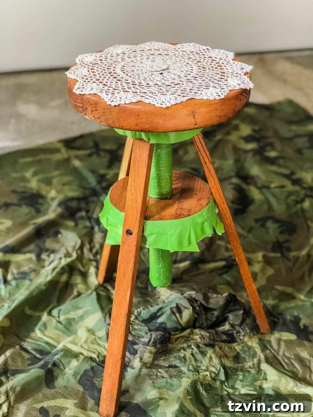 From Keys to Green: Piano Stool Plant Perch 4 A global designer-inspired DIY plant stand made from a thrifted piano stool using just spray paint and a doily for a quick and easy makeover. #plantstand #pianostool #globaldecor #spraypaint #thriftstoreflips #thrifting #diyhomedecor #thriftedhomedecor