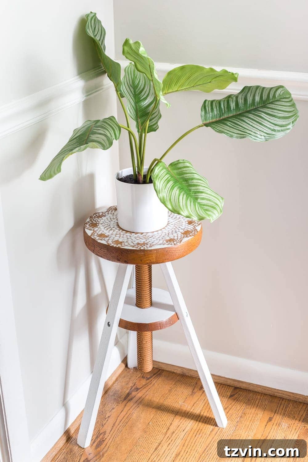 From Keys to Green: Piano Stool Plant Perch 8 A global designer-inspired DIY plant stand made from a thrifted piano stool using just spray paint and a doily for a quick and easy makeover. #plantstand #pianostool #globaldecor #spraypaint #thriftstoreflips #thrifting #diyhomedecor #thriftedhomedecor