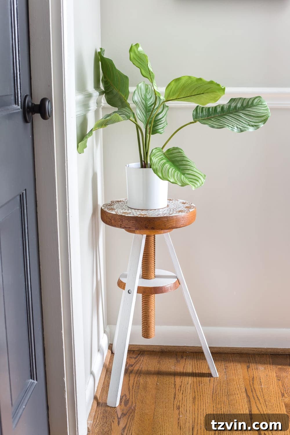 From Keys to Green: Piano Stool Plant Perch 10 A global designer-inspired DIY plant stand made from a thrifted piano stool using just spray paint and a doily for a quick and easy makeover. #plantstand #pianostool #globaldecor #spraypaint #thriftstoreflips #thrifting #diyhomedecor #thriftedhomedecor