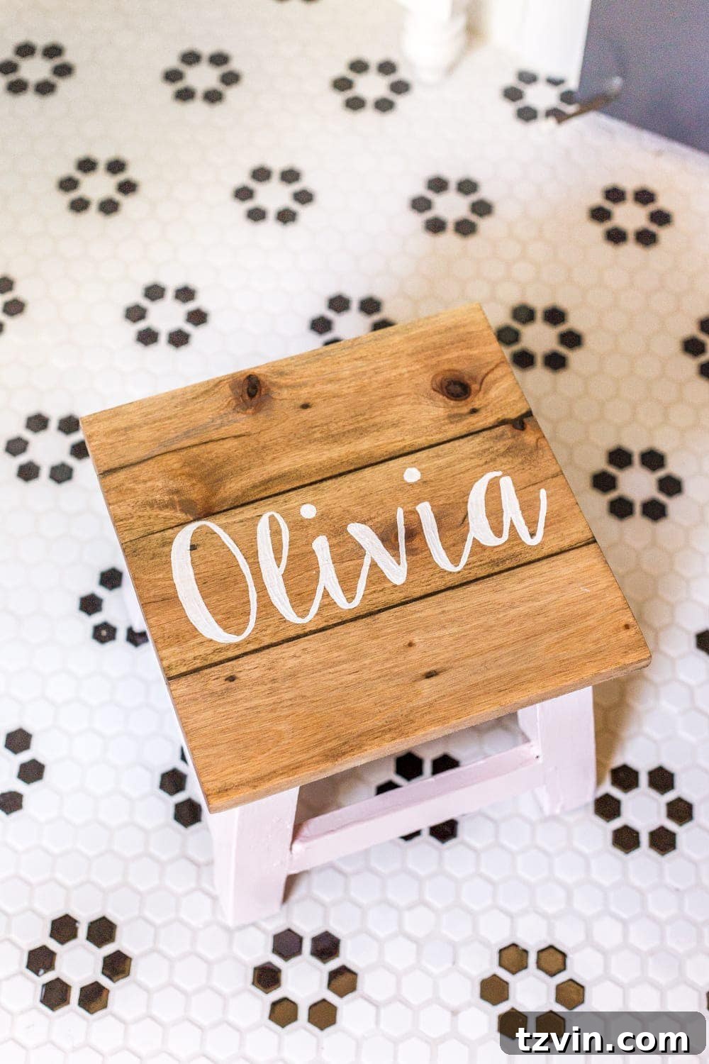 Craft Your Own Custom Step Stool 13 DIY Personalized Step Stools - Finished custom step stools with painted names. #personalizedstepstool #diysign #diymonogram