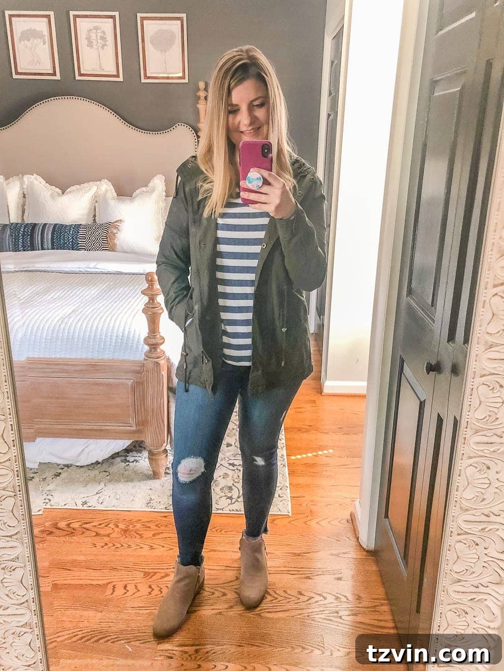 Chic & Cheap: 7 Fall Outfits to Smooth Your Silhouette 7 7 Inexpensive Tummy Hiding Mom Friendly Fall Outfits - pullover, distressed jeans, utility jacket, booties