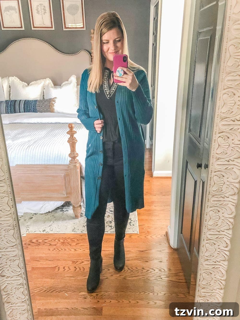 Chic & Cheap: 7 Fall Outfits to Smooth Your Silhouette 6 7 Inexpensive Tummy Hiding Mom Friendly Fall Outfits - all black outfit with pop of color cardigan