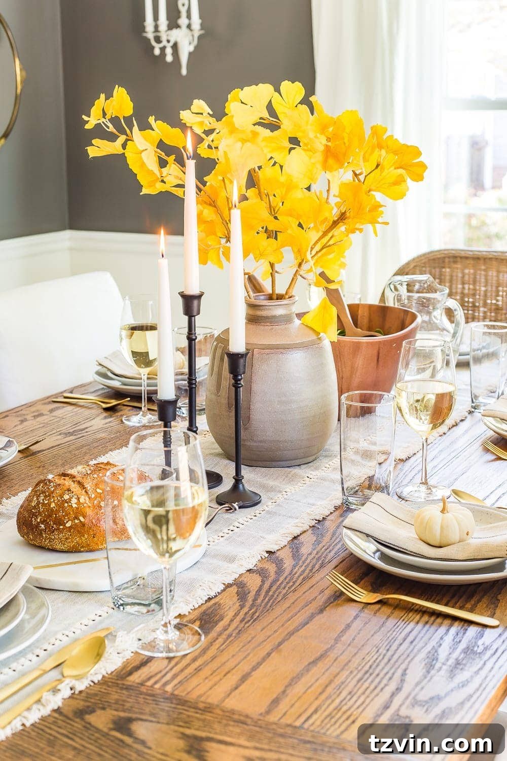 8 Clever Essentials for an Effortless Thanksgiving Table 4 Textured table runner as a Thanksgiving table staple.