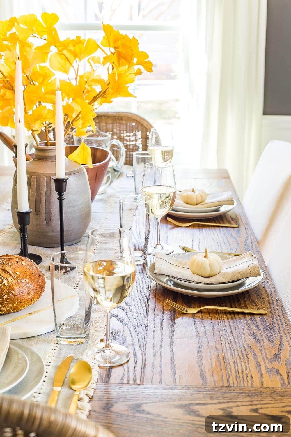 8 Clever Essentials for an Effortless Thanksgiving Table 8 Black striped napkins and gold flatware for a stylish Thanksgiving table.