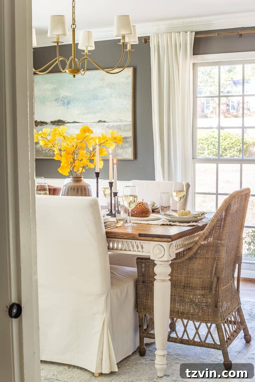8 Clever Essentials for an Effortless Thanksgiving Table 9 Elegant gold flatware on a modern Thanksgiving table.