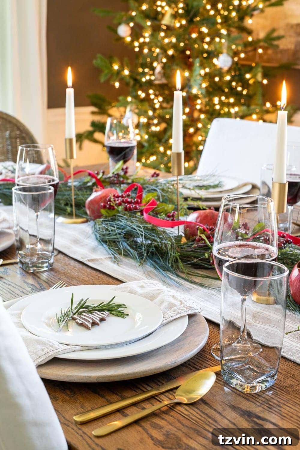 Christmas decorating ideas: Simple yet elegant Christmas centerpiece