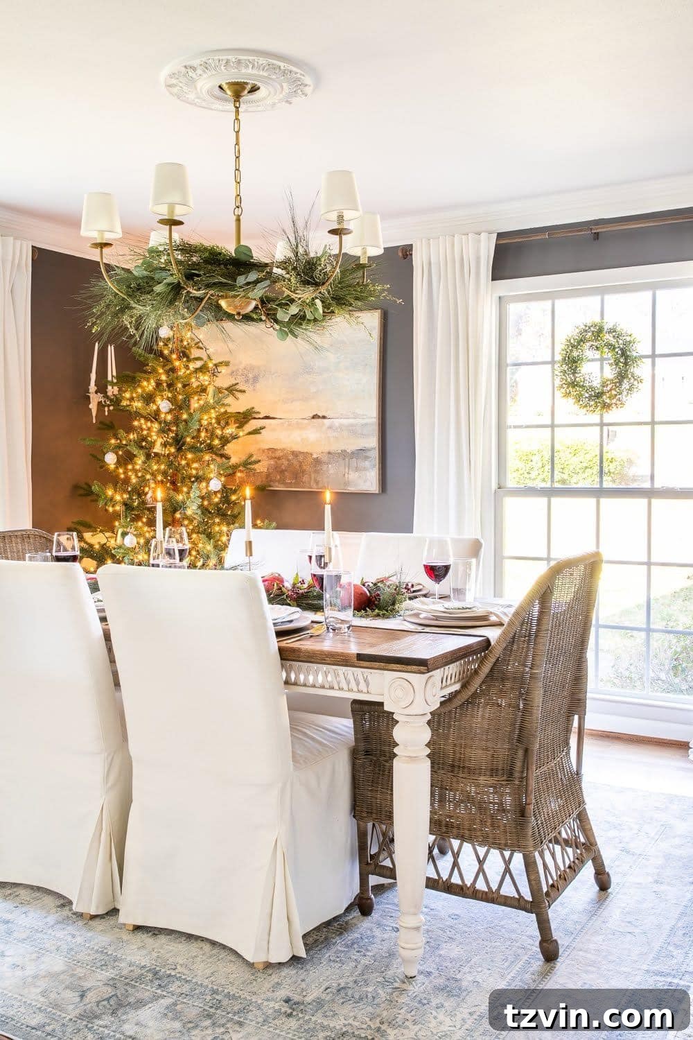 Christmas decor ideas: Vintage modern Christmas dining room