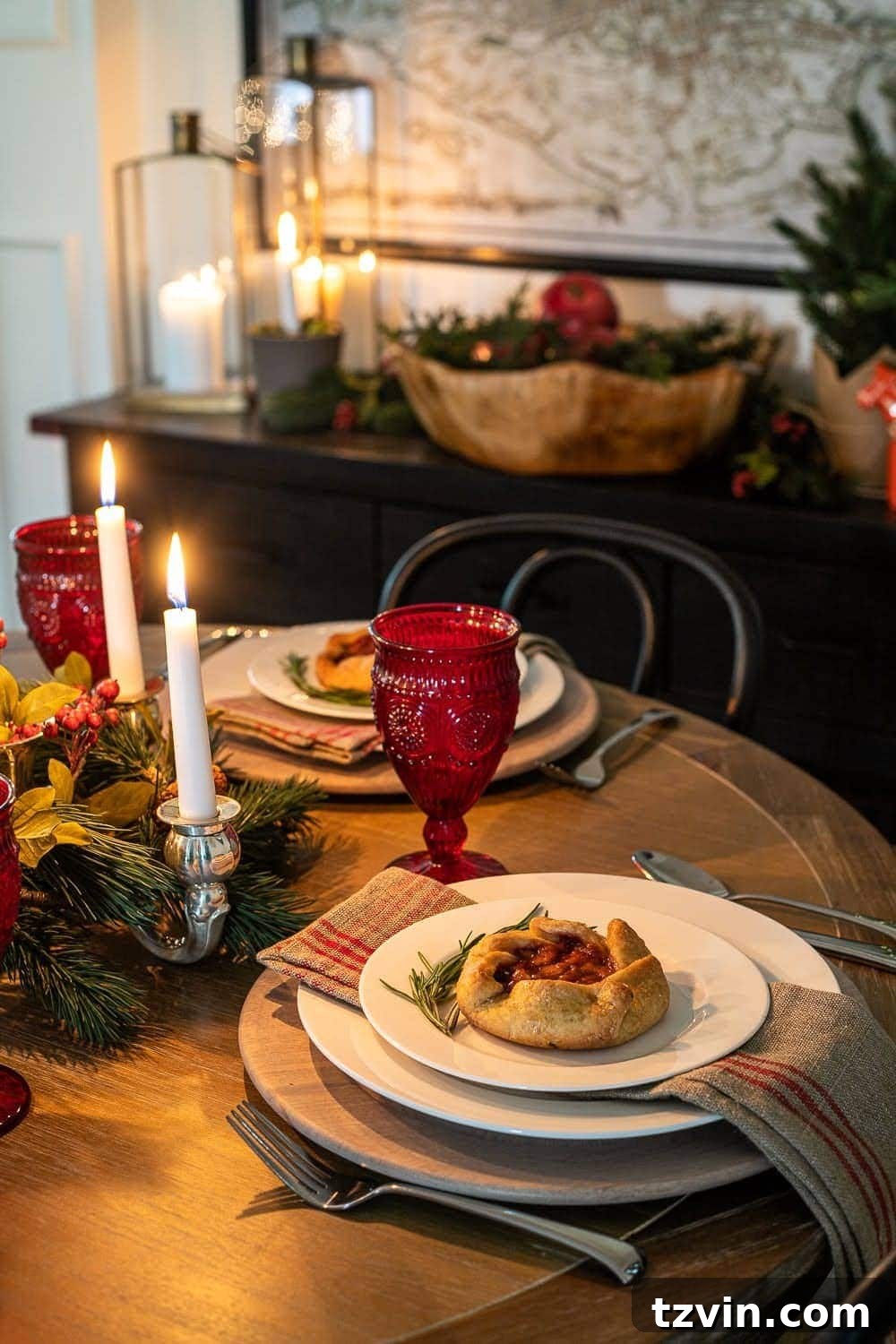 Christmas decor ideas: Cozy holiday place setting in the breakfast nook