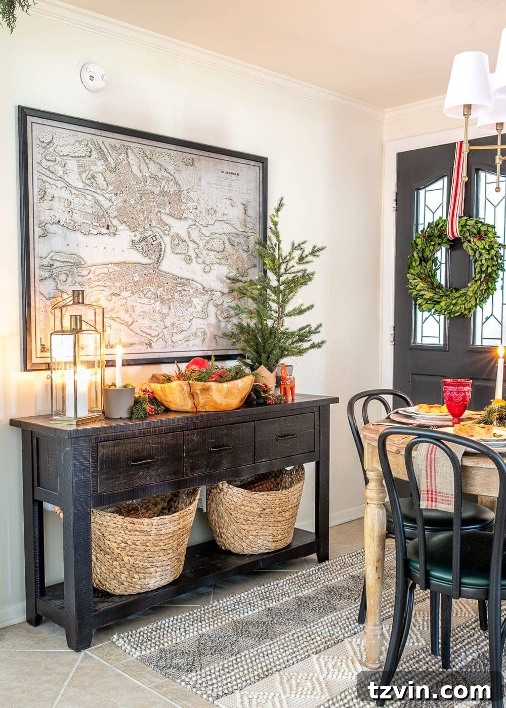 Christmas decor ideas: Cozy Christmas breakfast nook and console table setup