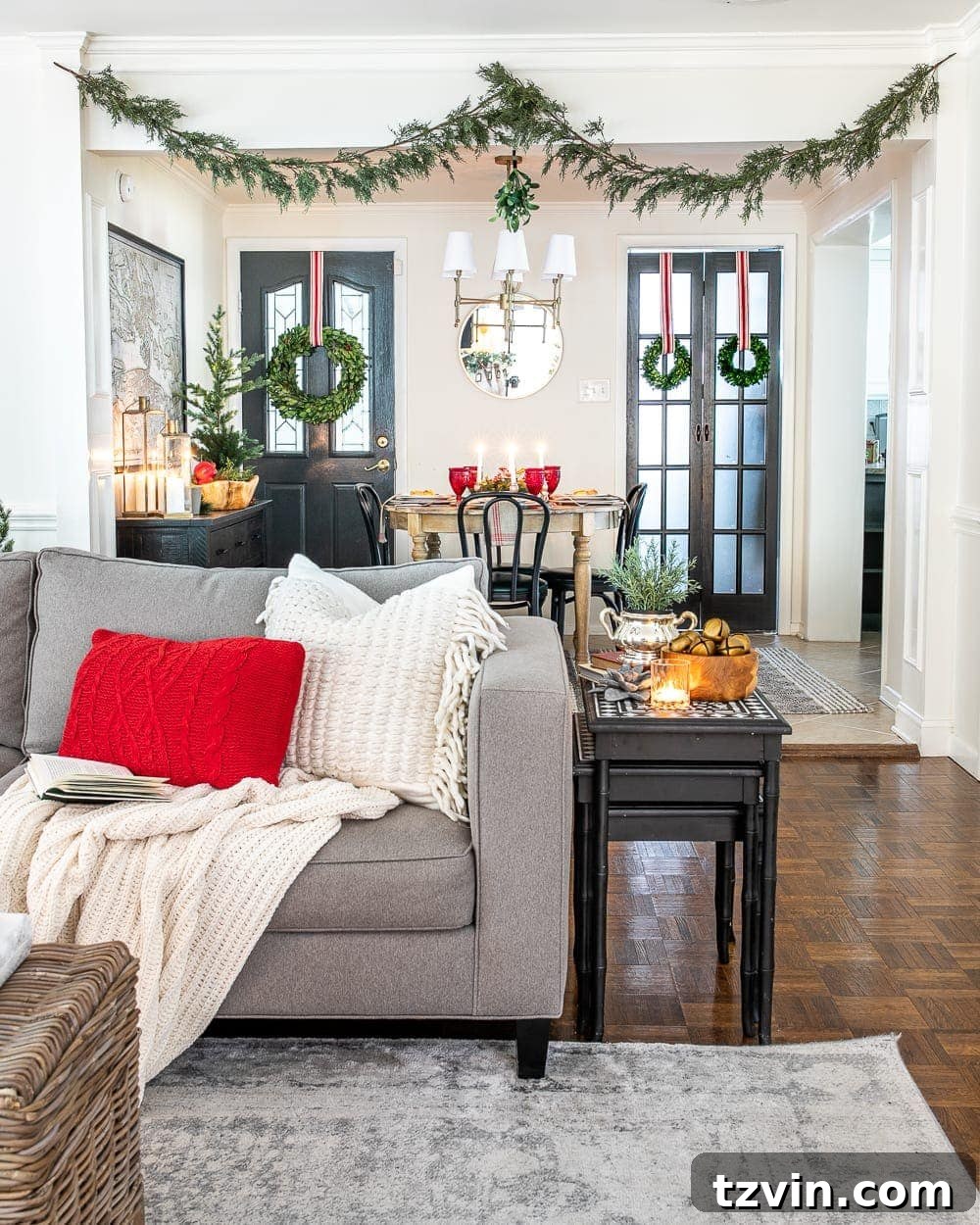 Christmas decor ideas: Cozy living room with fake garland and mistletoe, visible breakfast nook
