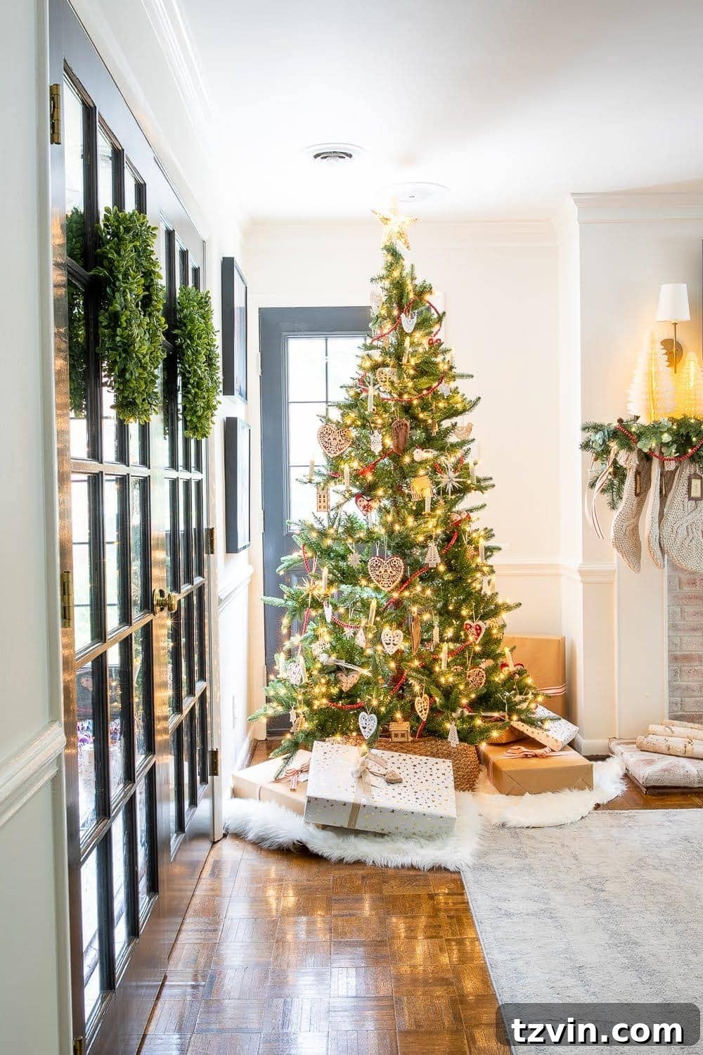 Christmas decor ideas: Swedish Christmas tree and French doors in the living room