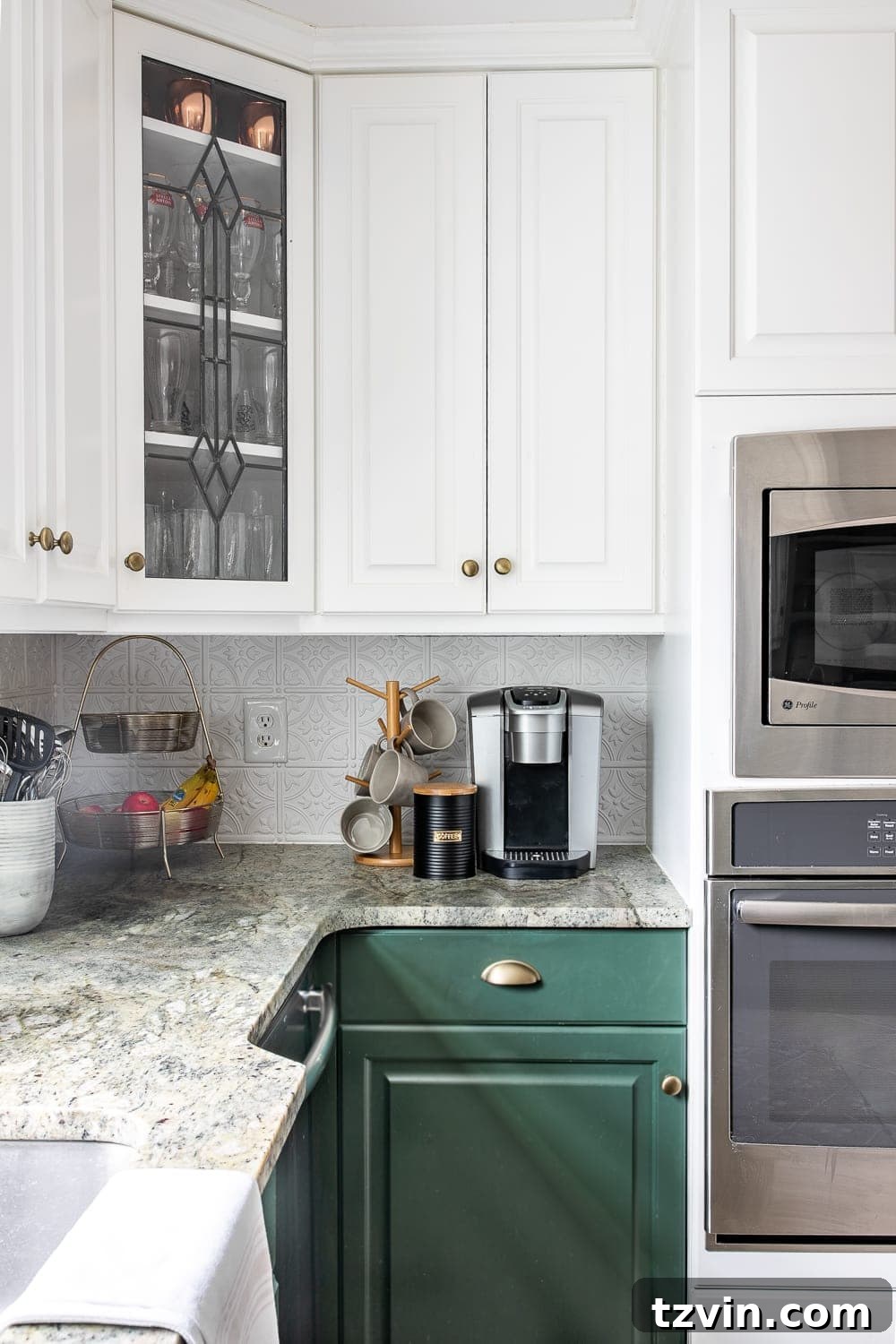 Stylish Countertops Made Simple 11 Simple kitchen counter decor featuring a fruit tiered tray and a neat coffee station