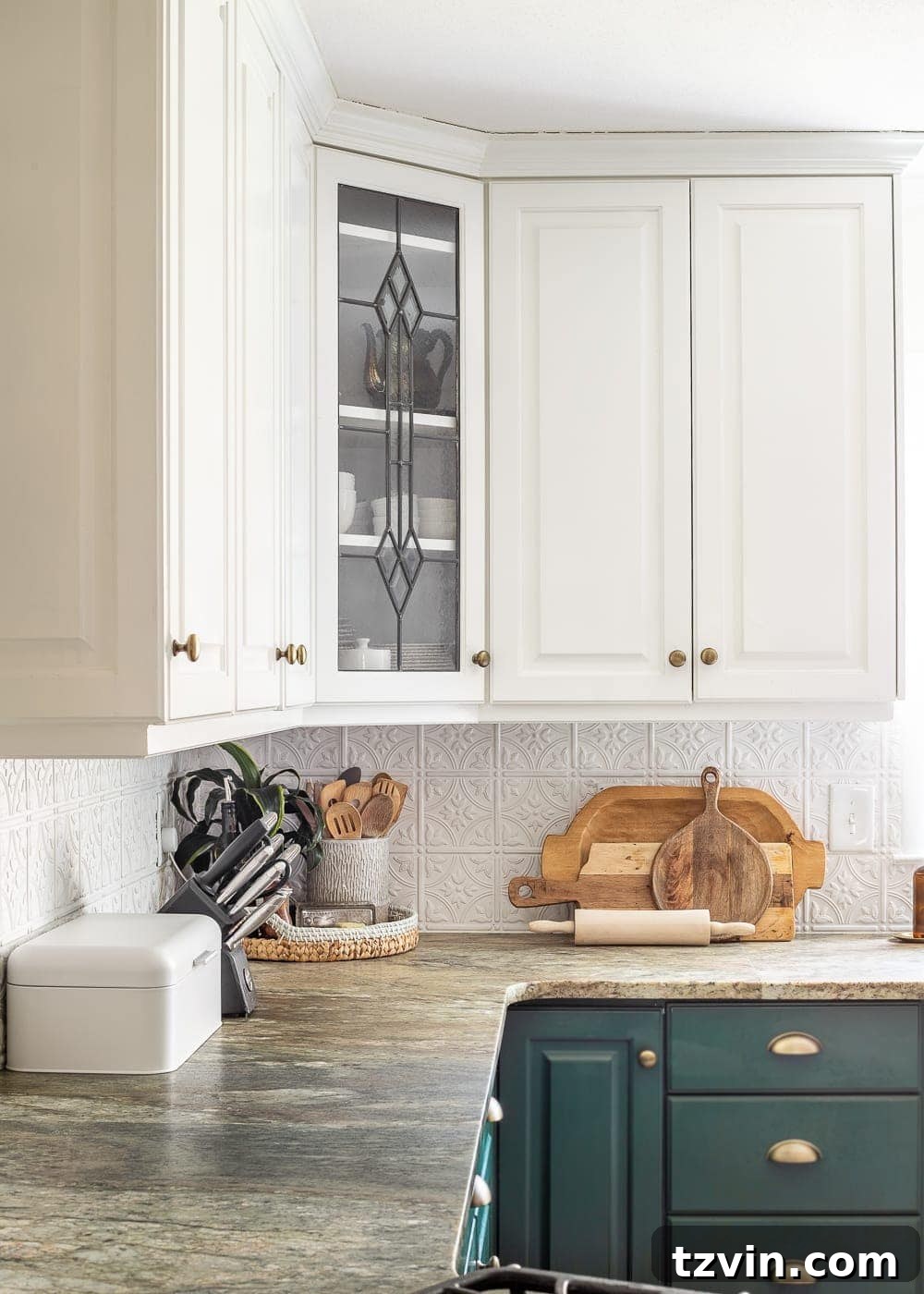 Stylish Countertops Made Simple 14 Kitchen countertops decorated with cutting boards, a bread box, a knife block, and a tray