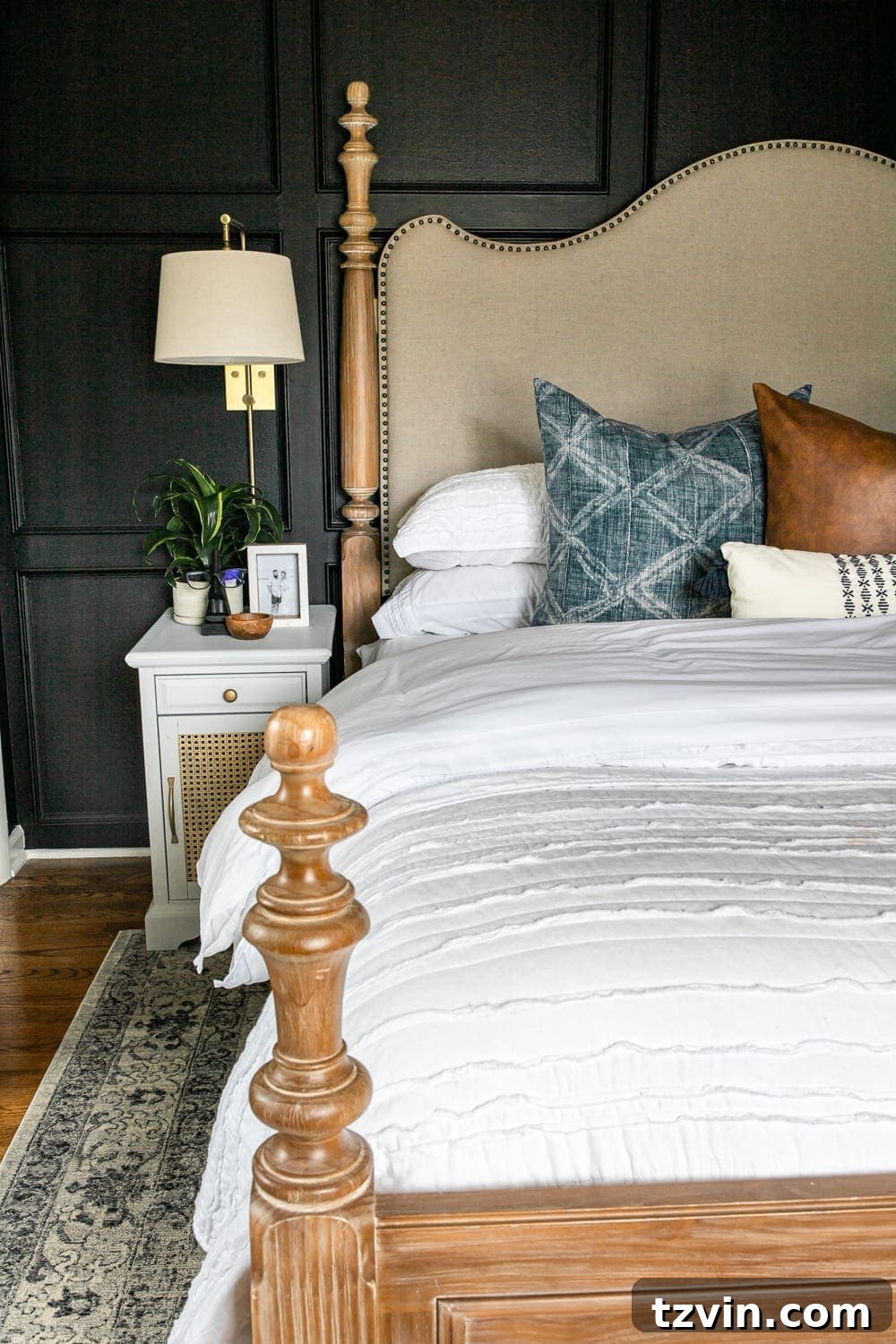 how to make a bed to look fluffy with karate chopped pillows