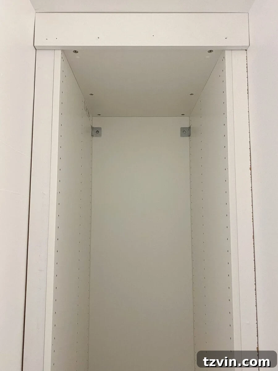 IKEA Billy Kitaplıklarla Gardırop Dönüşümü: Kendin Yap Fikirleri 14 Trimming gaps around Billy bookcases and PAX unit for a finished look.
