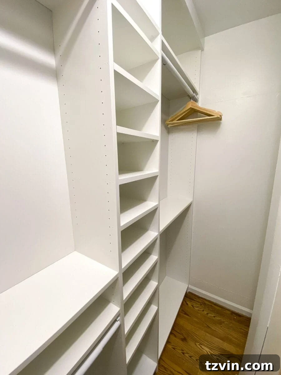 IKEA Billy Kitaplıklarla Gardırop Dönüşümü: Kendin Yap Fikirleri 15 Applying caulk, wood filler, and paint to blend the IKEA units into a custom closet.
