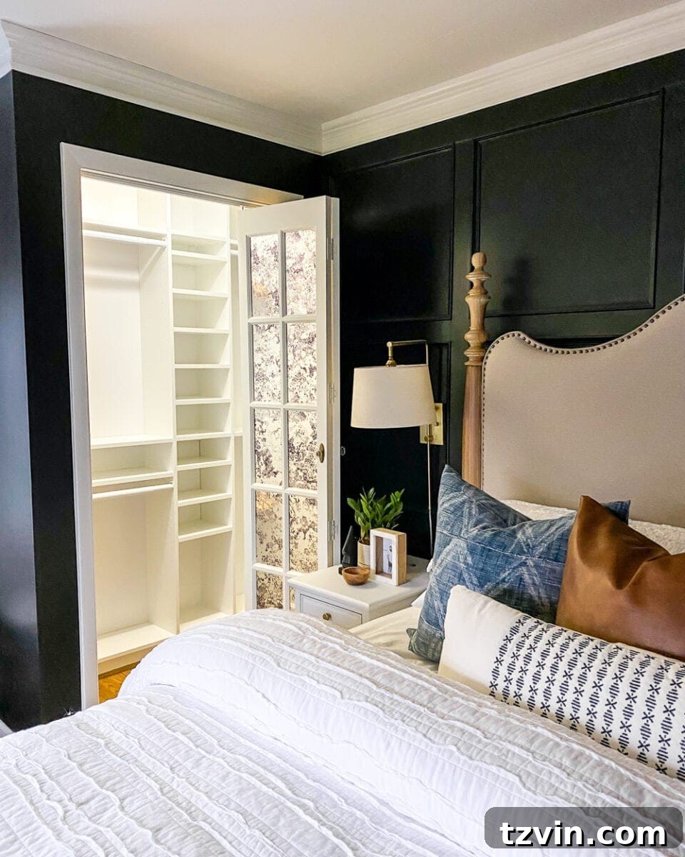 IKEA Billy Kitaplıklarla Gardırop Dönüşümü: Kendin Yap Fikirleri 18 Finished custom IKEA Billy bookcase closet with custom doors.