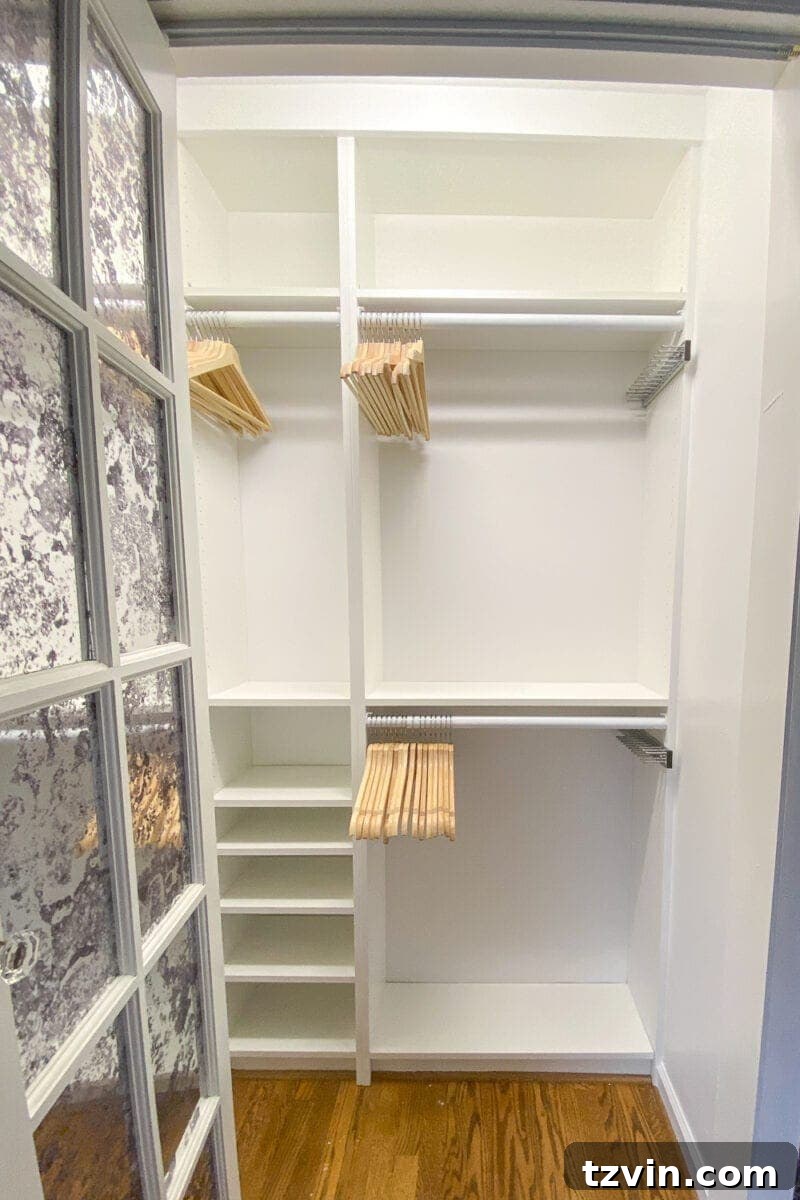 IKEA Billy Kitaplıklarla Gardırop Dönüşümü: Kendin Yap Fikirleri 8 Caulking, wood filling, and painting for a seamless built-in closet appearance.
