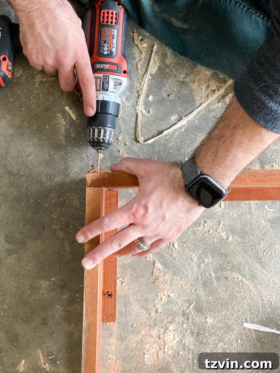 Assembling the wooden frame of the vertical planter with screws