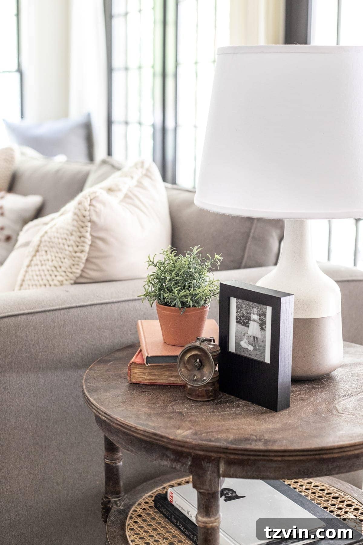living room end table decor