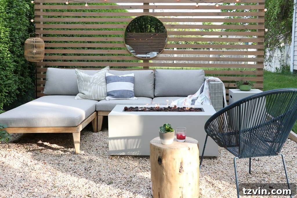 15 Mesmerizing Fire Pit Decor Transformations 6 Fire pit area with modern sectional and stylish wood slat privacy screen