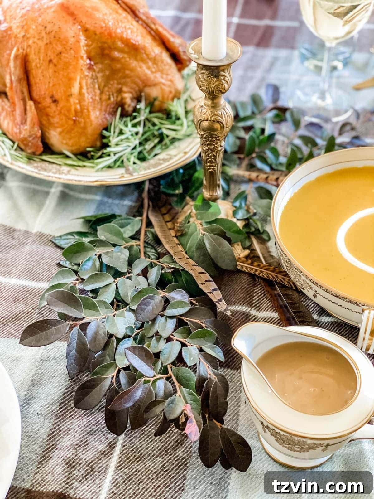cut yard clippings for simple Thanksgiving table decor