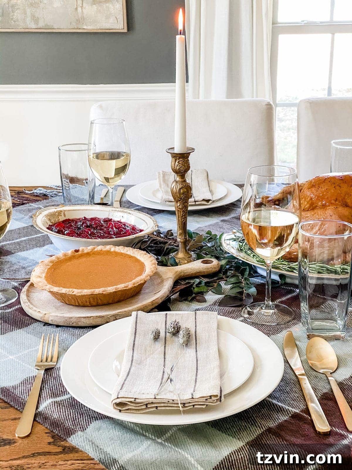 Simple place setting for Thanksgiving table decor