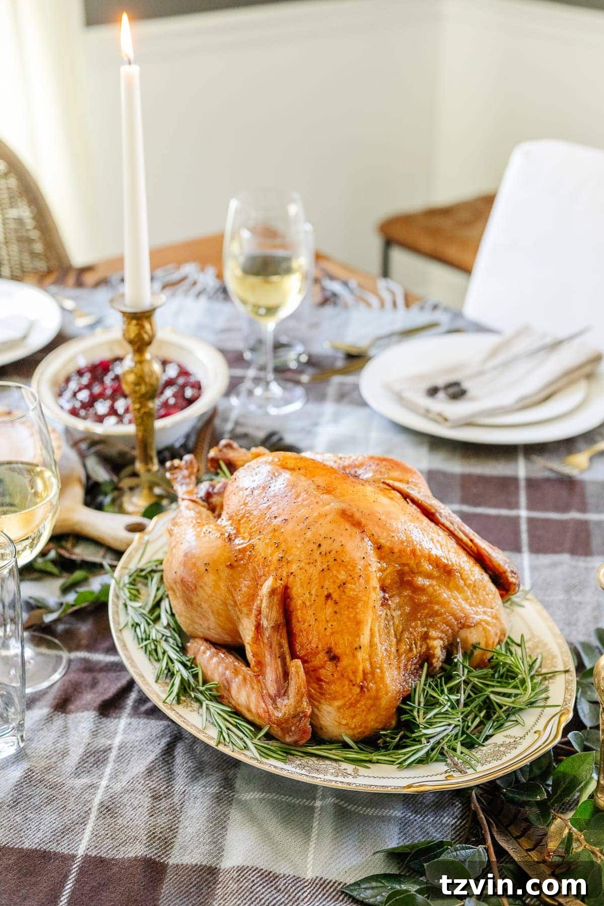 Tips for cozy Thanksgiving table decor on a budget + free printable cooking schedule & why ButcherBox is our favorite delivery service.
